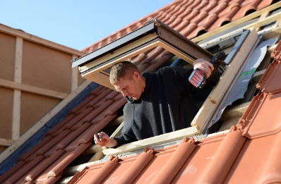 Pose de fenêtres de toit Velux à Mouterre-Silly